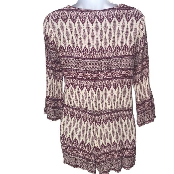 En Creme 3/4 sleeve purple & white rayon romper shorts size medium - Picture 3 of 9